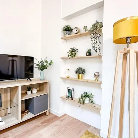 Colorful Vegetal Tiny House Paris